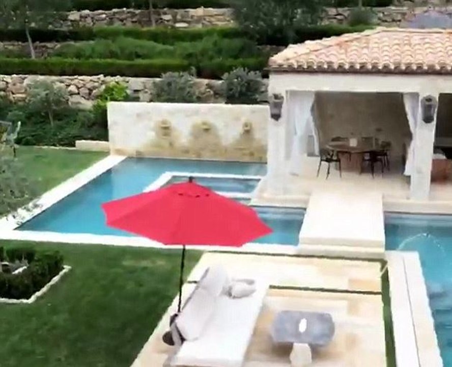 Η Kylie μας έβαλε στο σπίτι της και η χλιδή δεν...