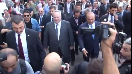Çavuşoğlu, Yunan Mevkidaşı İle İzmir Sokaklarında
