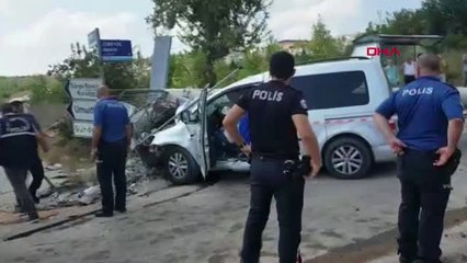 Kocaeli Gence Çarptı, Elektrik Direğini Devirdi 2 Ölü