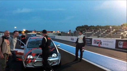 Ils ont ajouté un réacteur d'avion à une Twingo et la vidéo est à couper le souffle