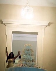 دوللي عياش تقلب حفل زفافها من منتصفه بفستانها الثاني المفاجئ