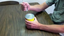 Como abrir uma lata de conserva usando apenas uma colher