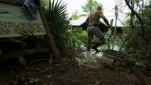 Amazing man feeding alligator fish