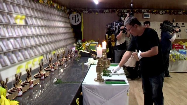 팽목항 마지막 분향...'잊지 않겠습니다' / YTN