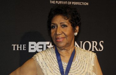 下载视频: La famiglia di Aretha Franklin furiosa per il funerale della cantante