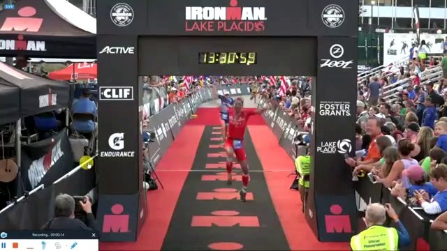 Il se blesse après 13 heures d'effort en célébrant sa performance à l'Iron Man