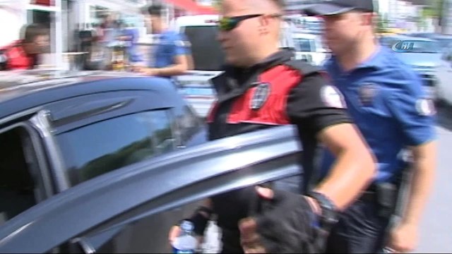 İki siyasi parti binasının bulunduğu sokakta pompalı tüfekle havaya ateş açıldı