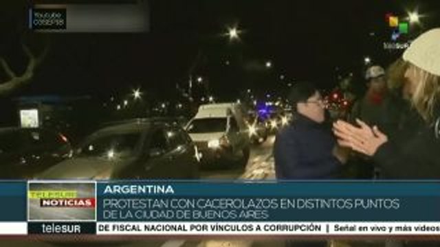 Argentinos protestan con cacerolazos en Buenos Aires