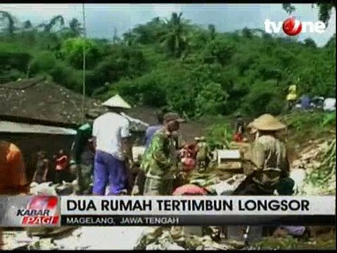 Tebing 10 Meter Longsor, 2 Rumah Warga Tertimbun