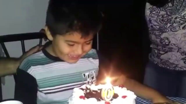 Manger le gâteau sans souffler les bougies (Chili)