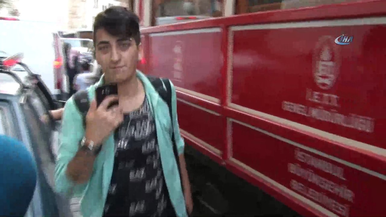 Burası E-5 Karayolu değil İstiklal Caddesi...Araç yoğunluğundan trafik kilitlendi