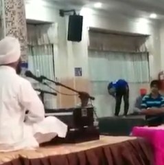 Sikh Temple Opens Its Doors To Let Muslim Man Pray