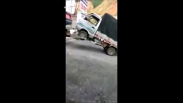 Un camion en chaleur qui fait bien rire tout le monde