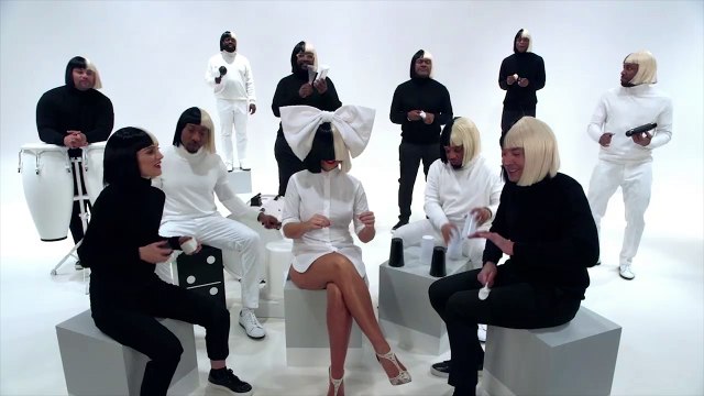 Déguisés, Sia, Natalie Portman et Jimmy Fallon improvisent une chanson