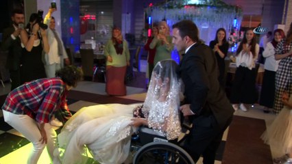 Aşkları engel tanımadı...Sosyal medyada yaptığı yorum hayatını değiştirdi