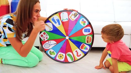 Vlad, Nikita and Mom Play with colored cups