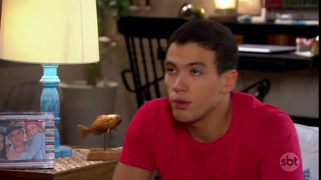 Guilherme assiste filme com Raquel | As Aventuras de Poliana