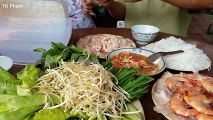 Làm mắm tép và bánh tráng cuốn tôm thịt