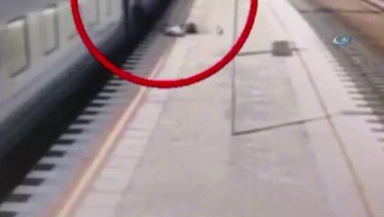 Kondüktör Yolcuyu Hareket Halindeki Trenden Attı