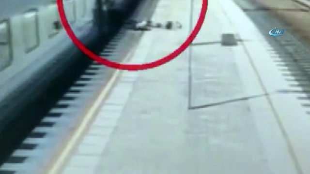 - Kondüktör Yolcuyu Hareket Halindeki Trenden Attı