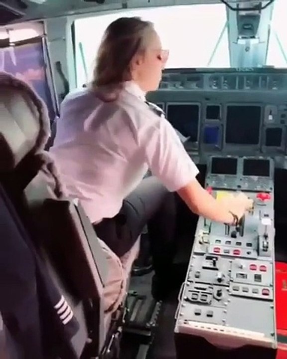Kiki Challenge Akımını Yeni Bir Boyuta Taşıyan Pilot Kadınlar