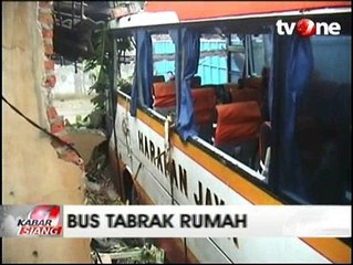 Sopir Mengantuk, Bus Harapan Jaya Tabrak Rumah