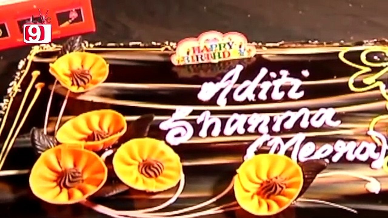 Aditi Sharma's Birthday Celebration on Sets of - Kaleerein.