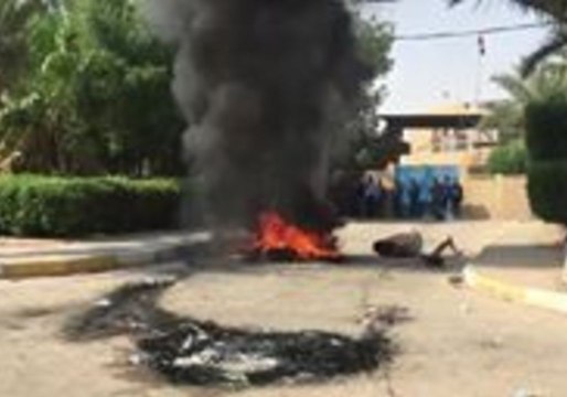 Protesters Burn Tires in Front of Zubayr Council Building as Basra Unrest Continues