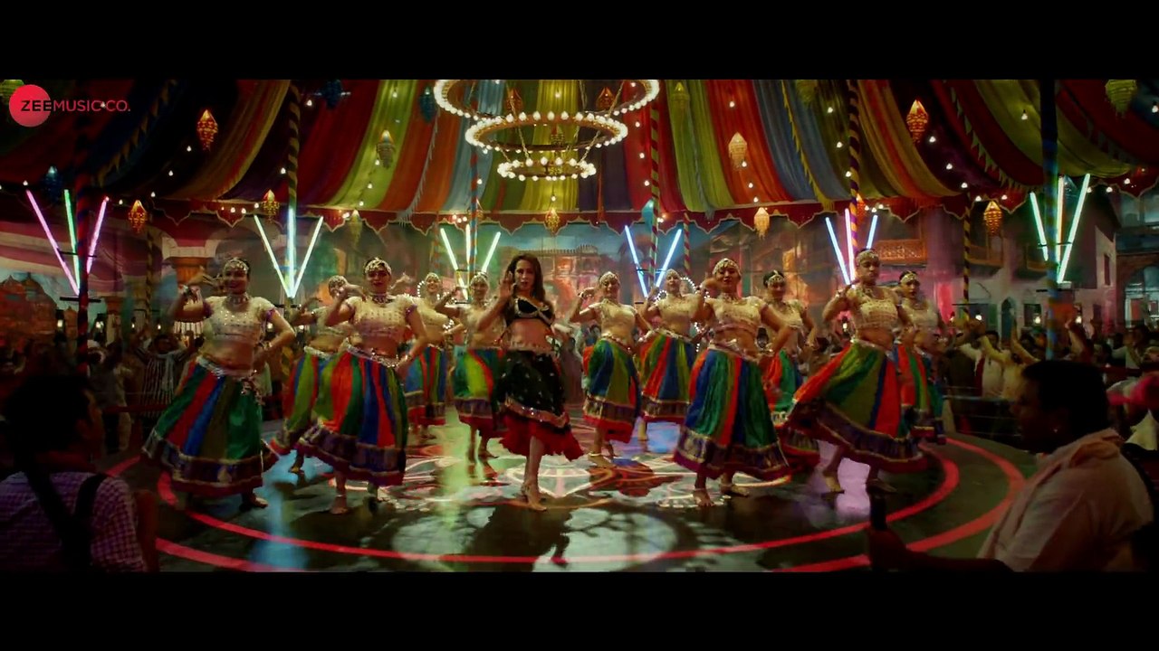 Hello Hello _ Pataakha _ Malaika Arora _ Vishal Bhardwaj & Rekha Bhardwaj _ Gulzar _ Ganesh Acharya