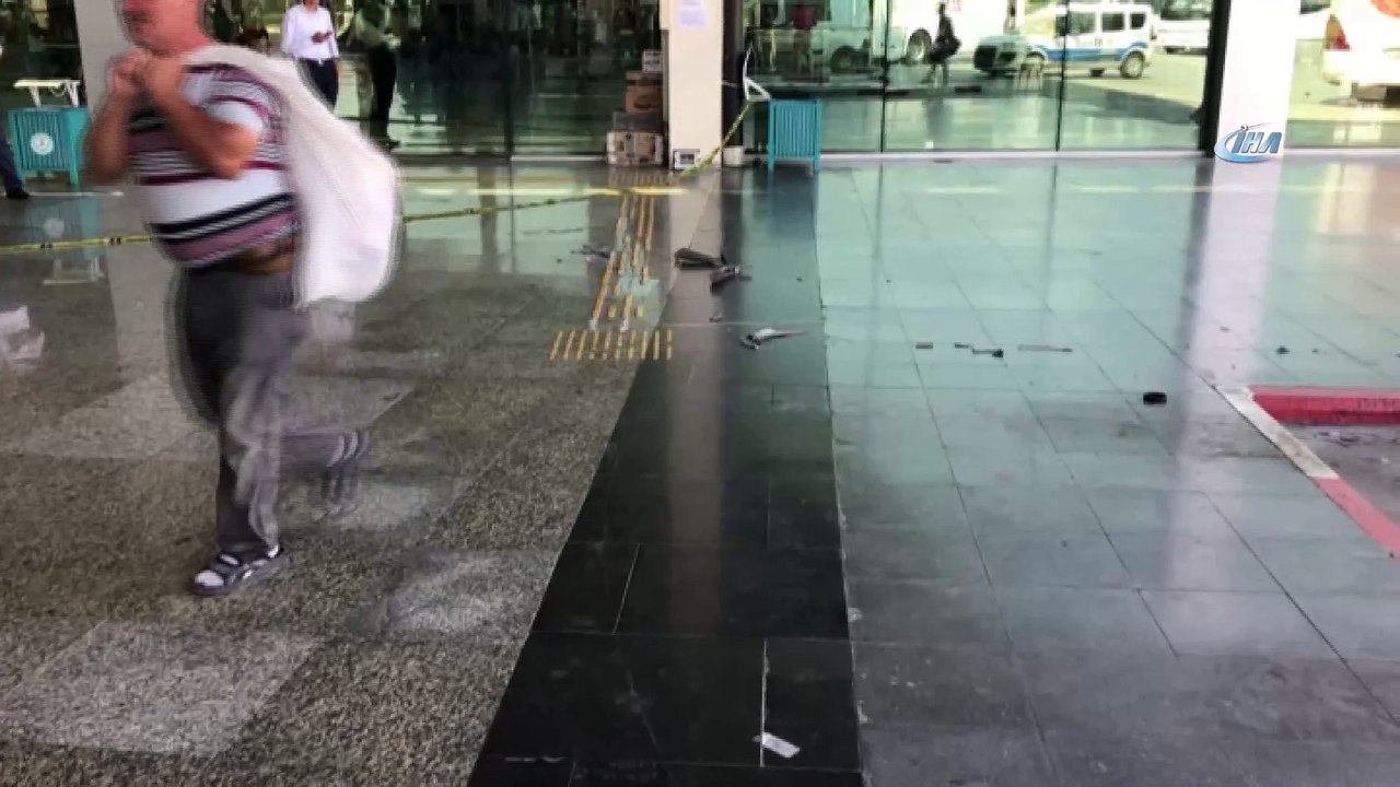 Otobüs, peronda bekleyen yolcuların arasına daldı: 3 yaralı