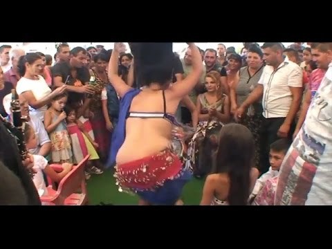 شاهد رقص بنات عندما شافت الفلوس روعة