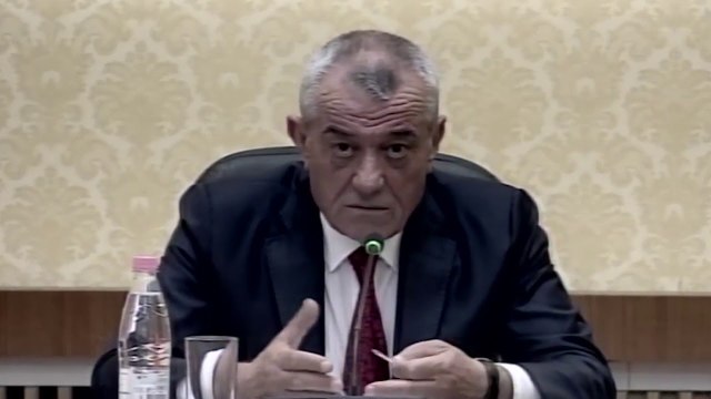 A do ta rrezoje mazhoranca dekretin e presidentit per teatrin
