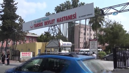 Hastane önünde araçta doğum yaptı... O anlar kamerada
