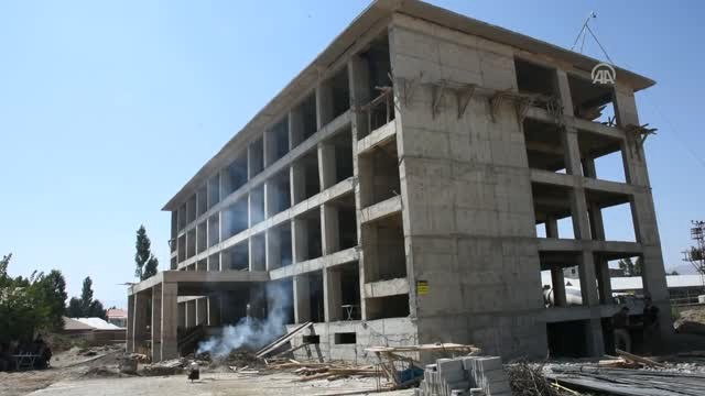 Teröristlerin Yıktığı Okulların Yerine Yenileri Yapılıyor