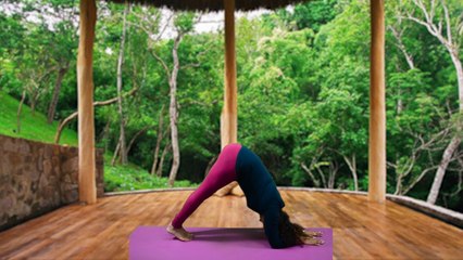 Yoga : Ardha Pincha Mayurasana : 8 समस्याओं का एक हल है अर्द्ध पिंचा मयूरासन| Boldsky