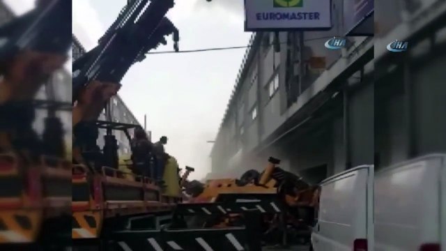 İstanbul'da 8 Tonluk Vinç Böyle Devrildi