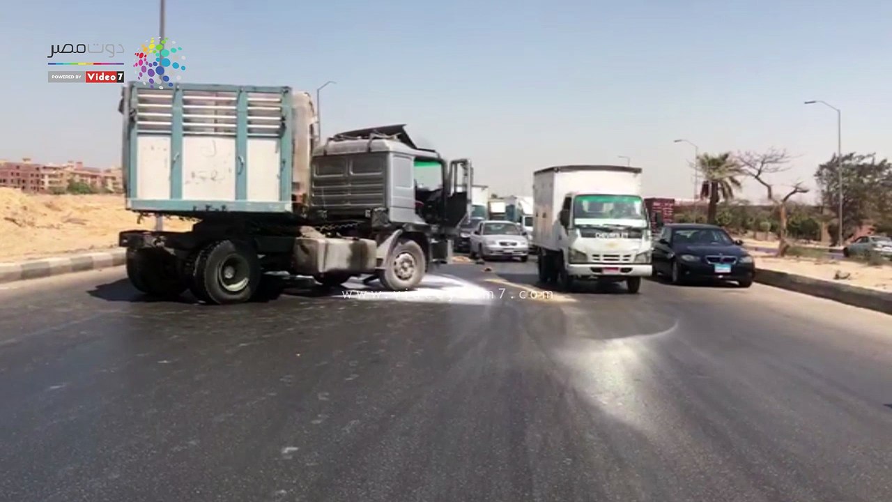 زحام على طريق الواحات بعد انقلاب سيارة نقل