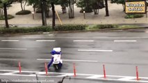 Pizza delivery boy confronts typhoon Jebi in Japan