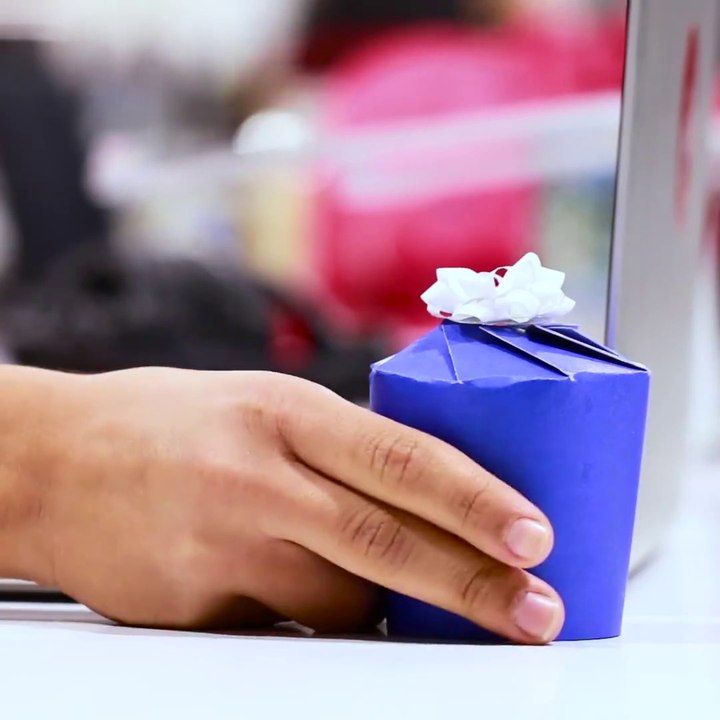 FACILE À FAIRE - Transformer un gobelet en papier en paquet cadeau