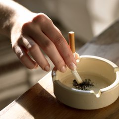 Les parents, privés de cigarettes devant l'école !