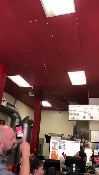 On appelle ça une entrée fracassante...