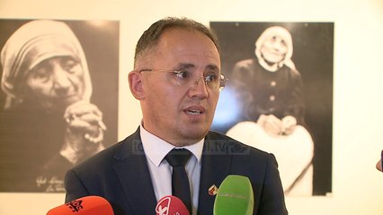 Pasaporta e Nënë Terezës ekspozohet në Muzeun Historik Kombëtar