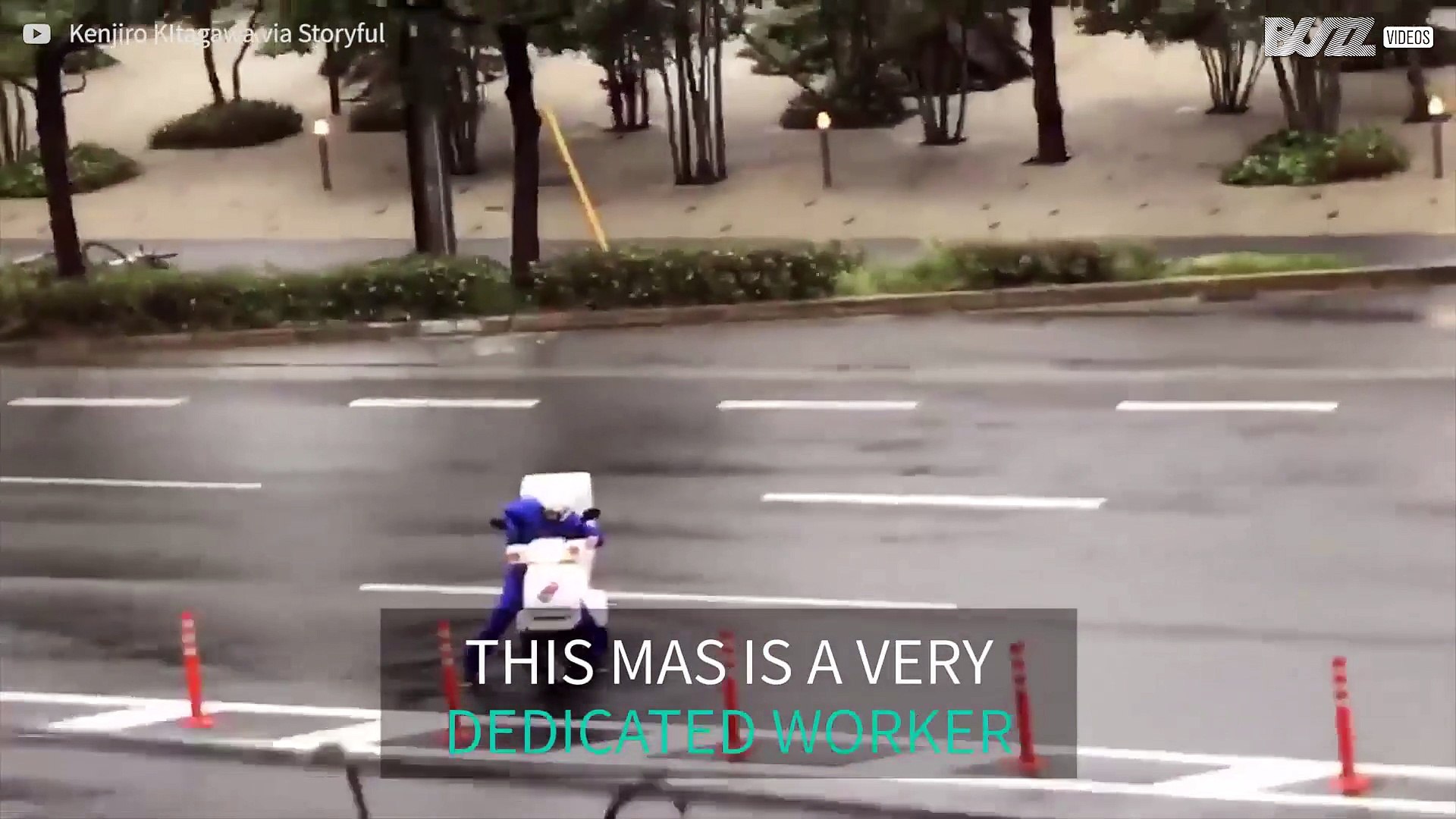 Japanese worker fights against typhoon to deliver pizza HD