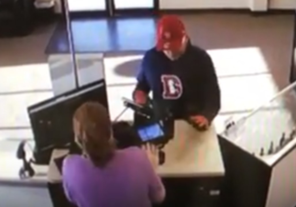 Suspect Drops Gun in Botched Robbery of Colorado E-Cigarette Store