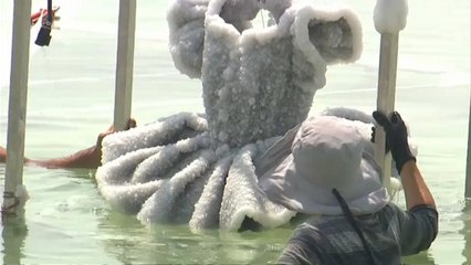 Сказочный наряд из соли Мёртвого моря