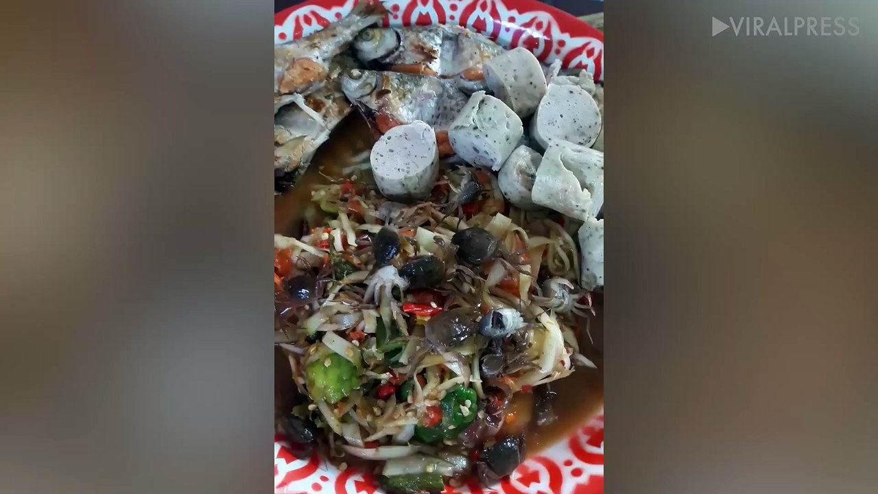 Live Crabs In Thai Salad