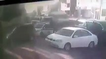 #ليبيا_الآن | #فيديو | تداول ناشطون مقطعًا مصورًا التقطته إحدى كاميرات المراقبة في منطقة غوط الشعال في العاصمة #طرابلس، يُظهر عملية سرقة إحدة سيارات الشرطة من ا