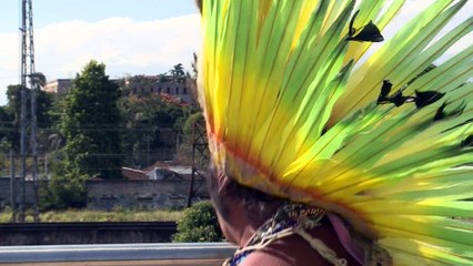 Índios se sentem 'assassinados de novo' com incêndio
