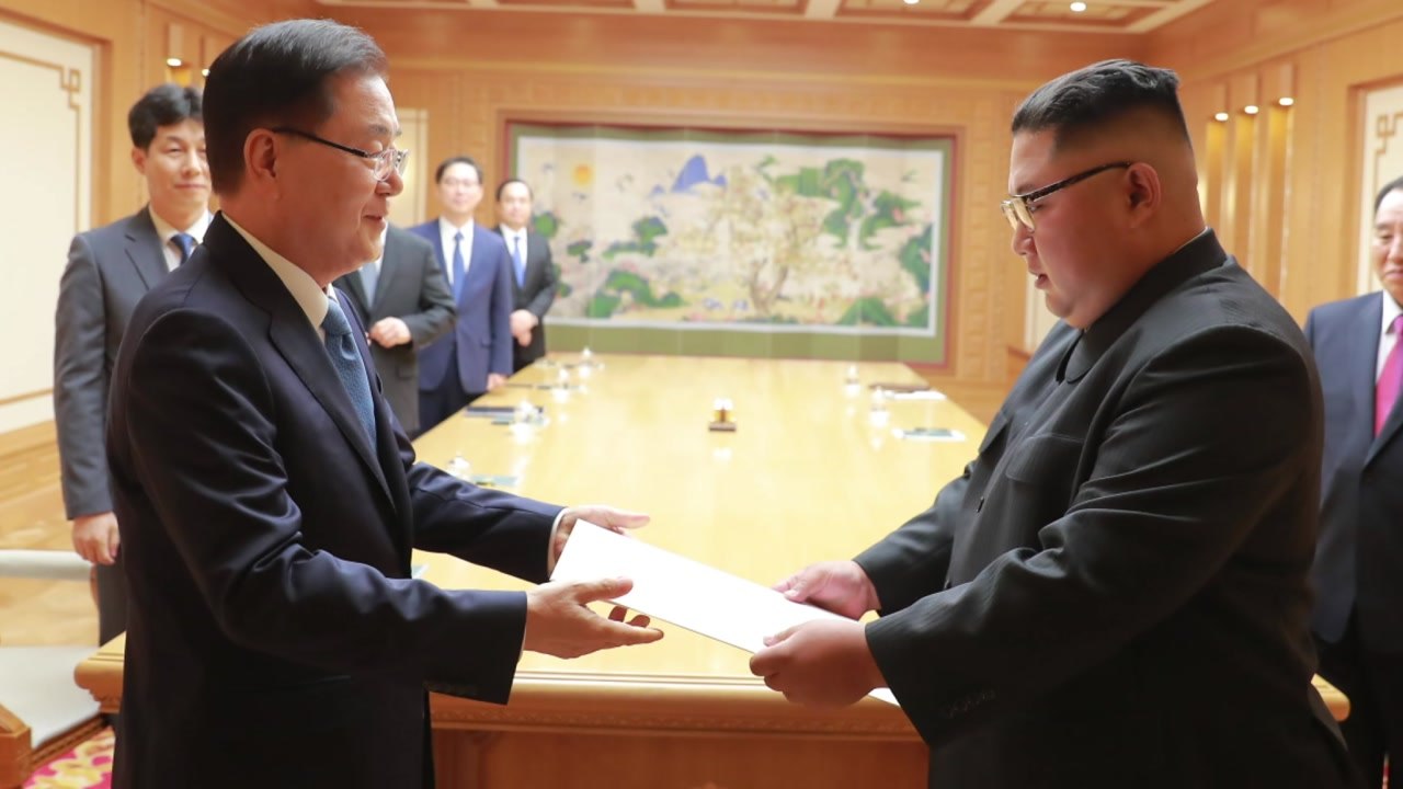 특사단 오전 방북 결과 브리핑...정상회담 일정 확정 관심 / YTN