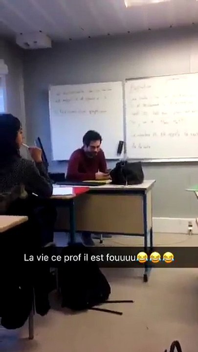 Un professeur répond à un élève et toute la salle est en délire